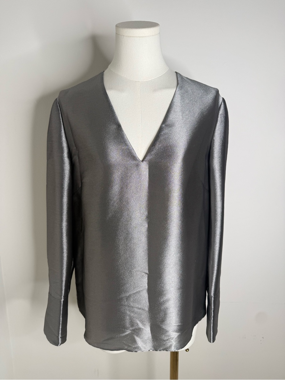 Lewit Silver Satin V-Neck Long Sleeve Blouse